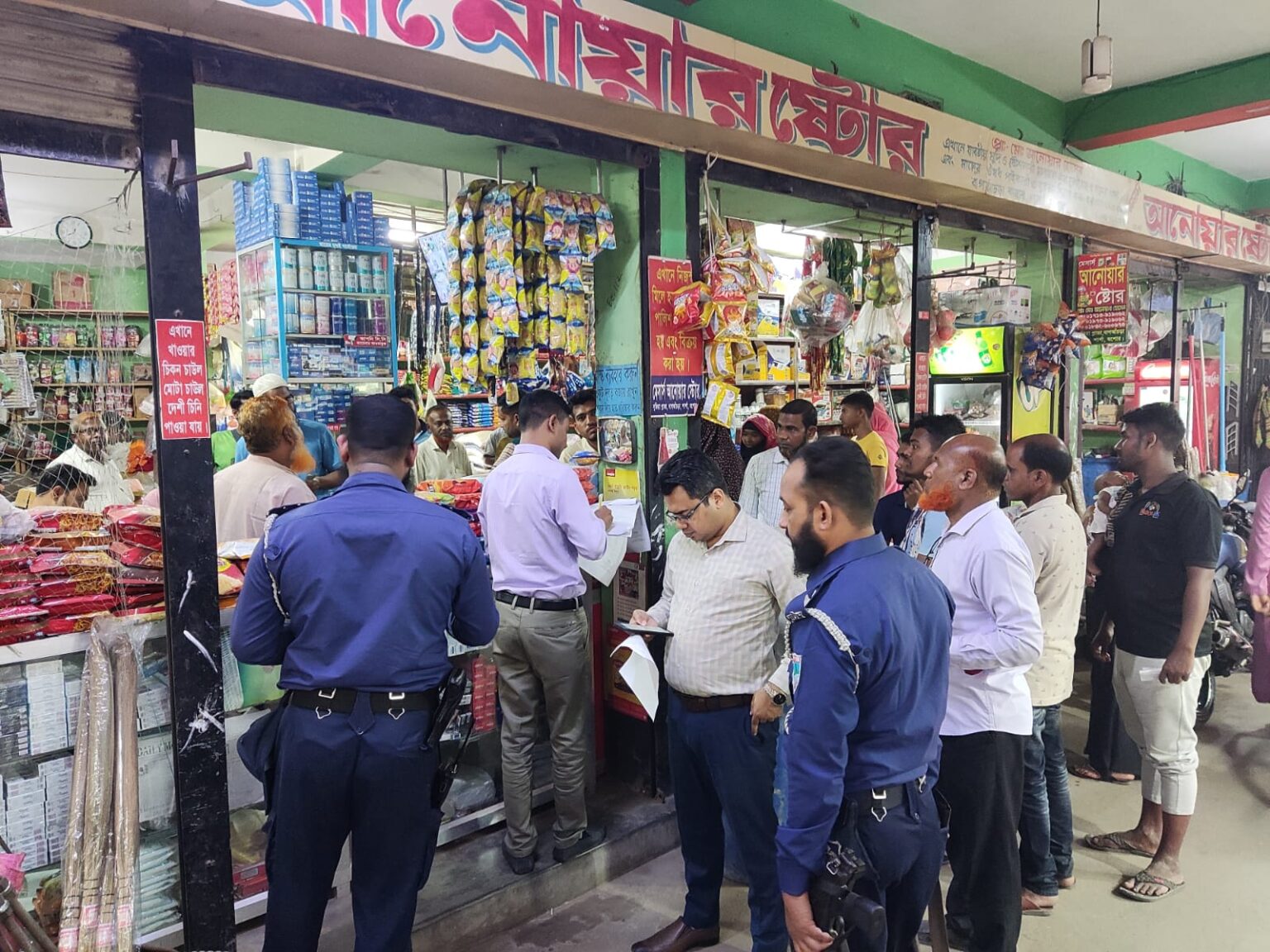 বাংলার ভোরে সংবাদ প্রকাশ : বাগআঁচড়ায় ৪ দোকানিকে জরিমানা