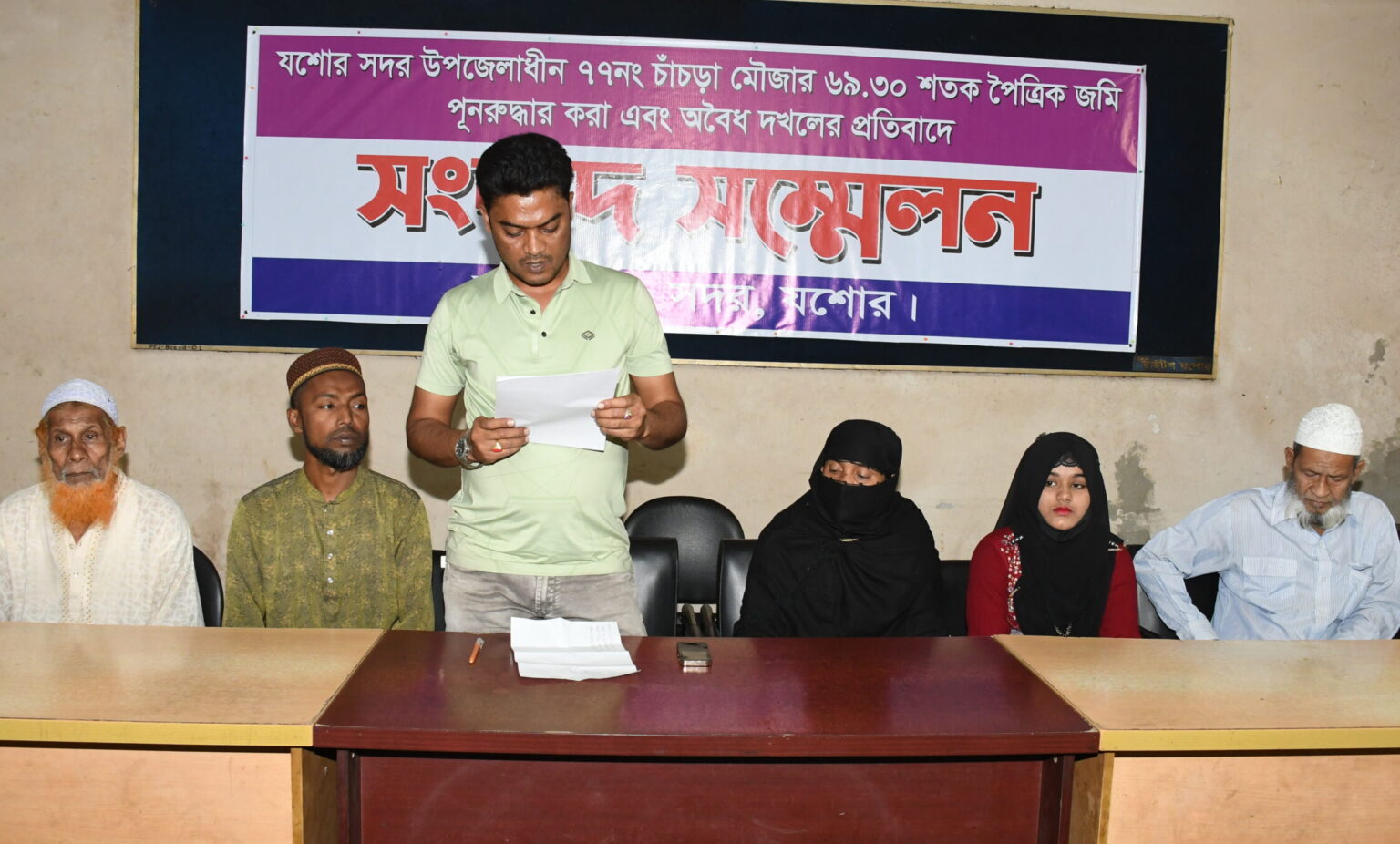 যশোরে পৈত্রিক সম্পত্তি পুনরুদ্ধার দাবিতে সংবাদ সম্মেলন