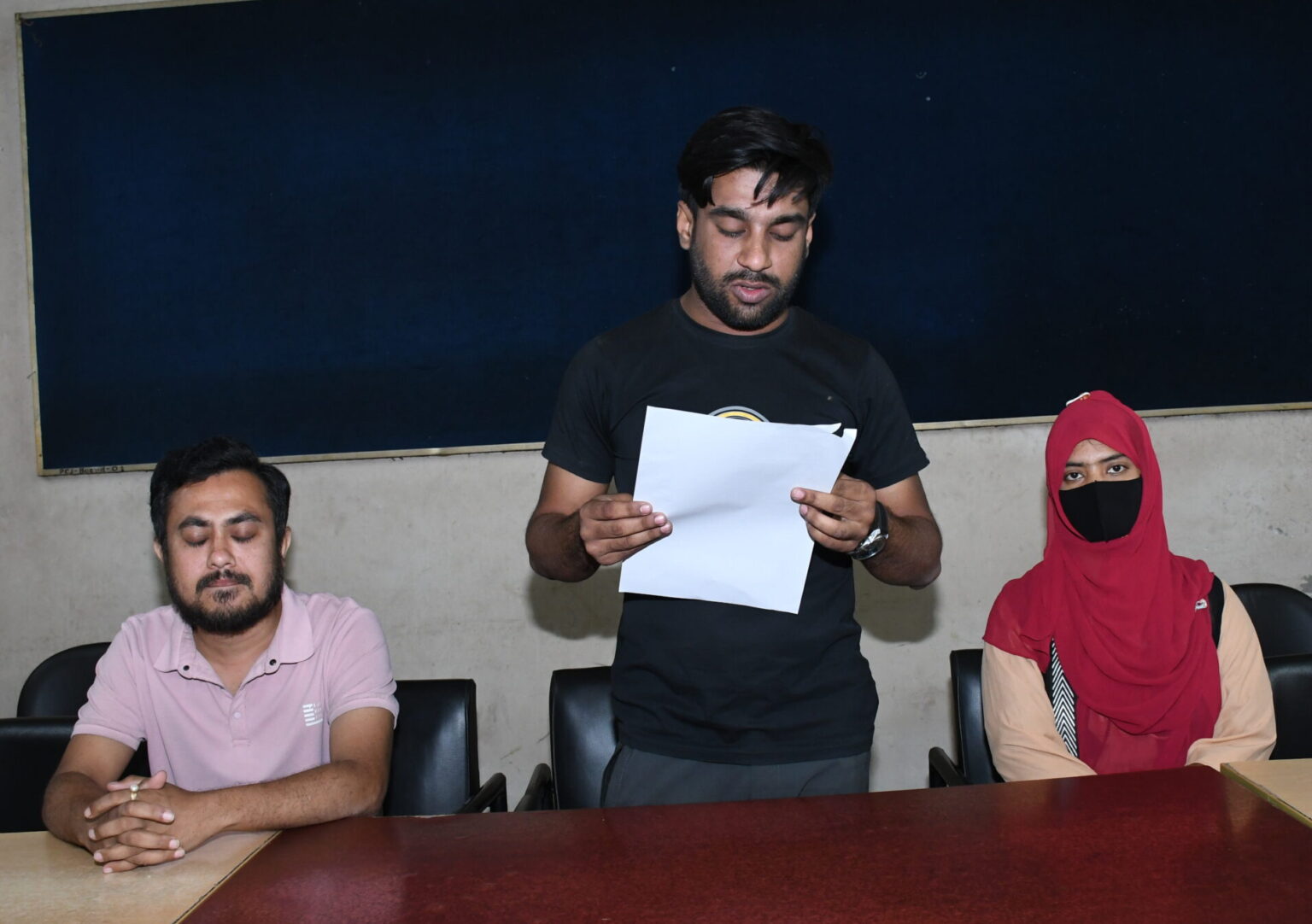 বঙ্গবাজারে ওষুধের দোকানে লুট করেছে নাদিম ও তার লোকজন