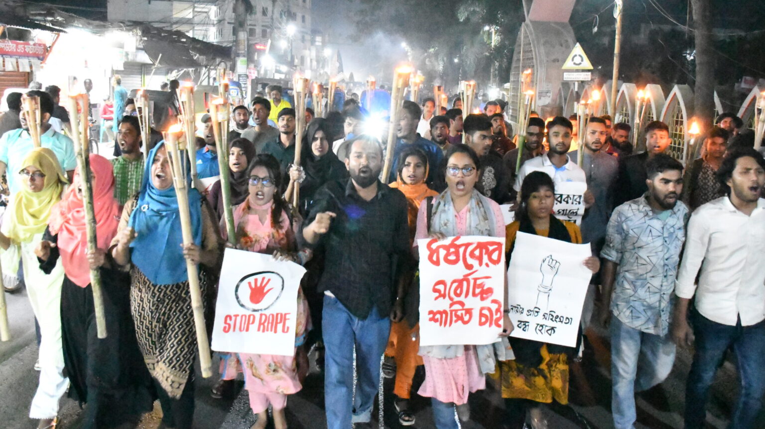 নারীর প্রতি সহিংসতা বন্ধের দাবিতে যশোরে মশাল মিছিল