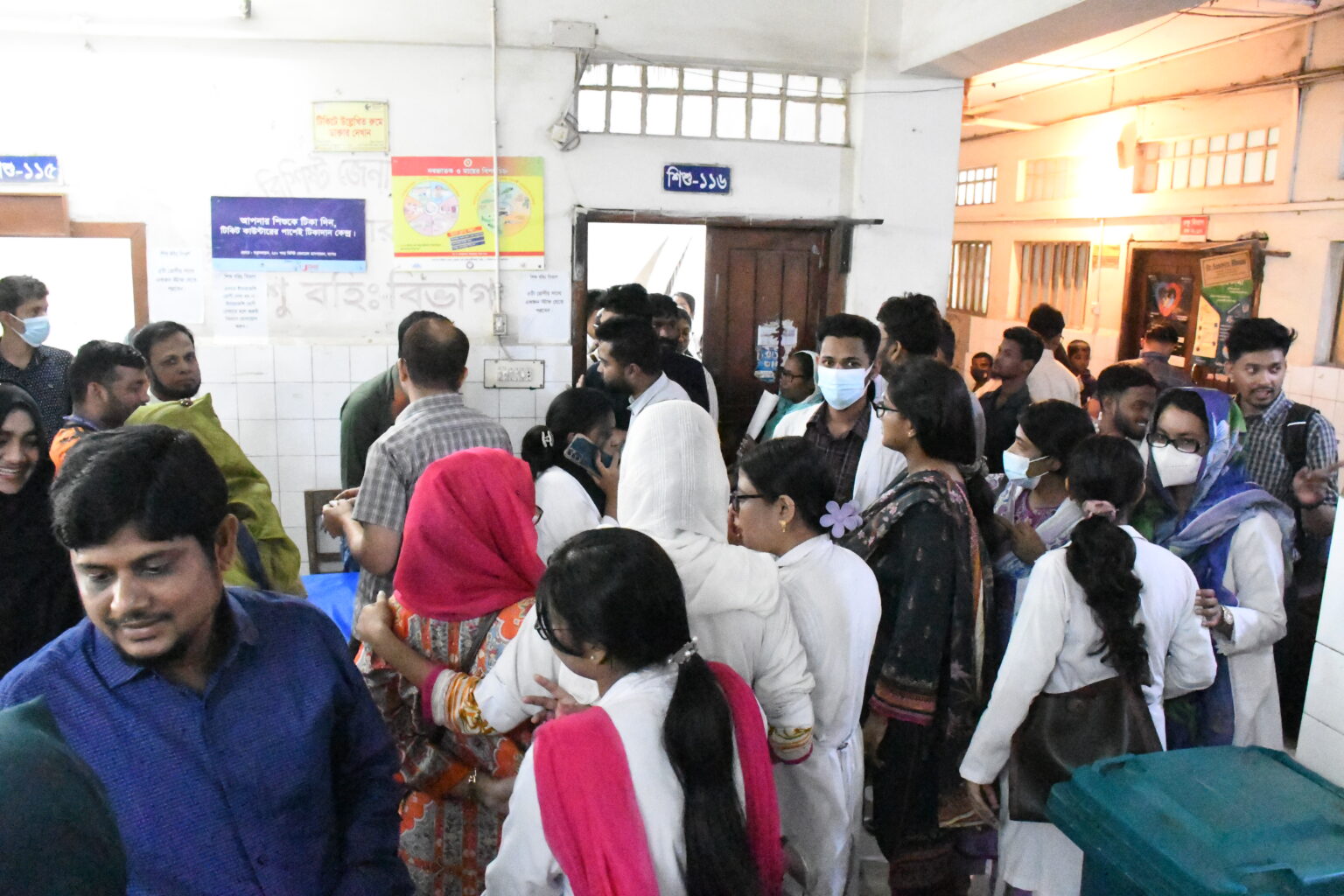 আন্দোলনে সেবা বঞ্চিত