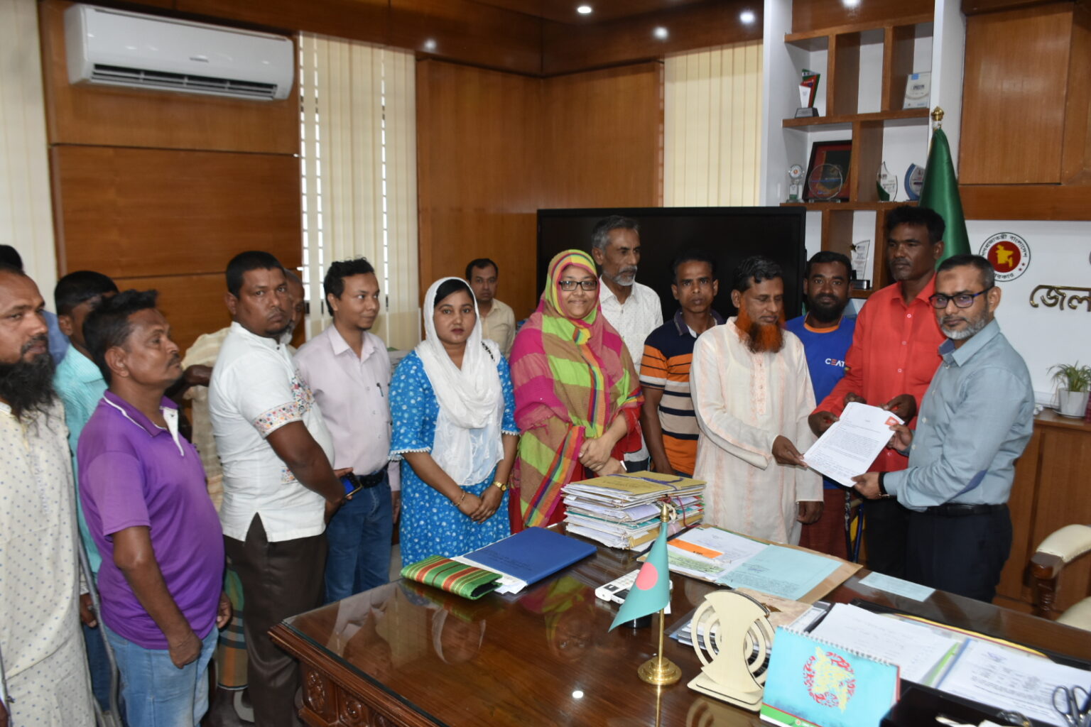 যশোর হাসপাতালে মানসিক স্বাস্থ্যসেবা ইউনিট স্থাপনের দাবিতে স্মারকলিপি