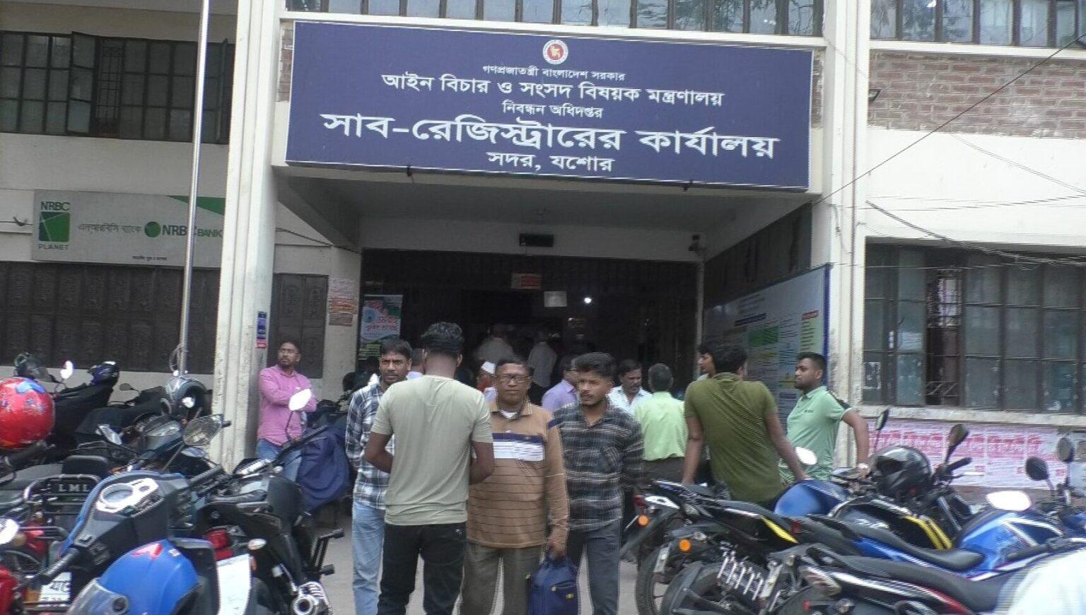 যেখানে সিণ্ডিকেট দৌরাত্ম্য চরমে