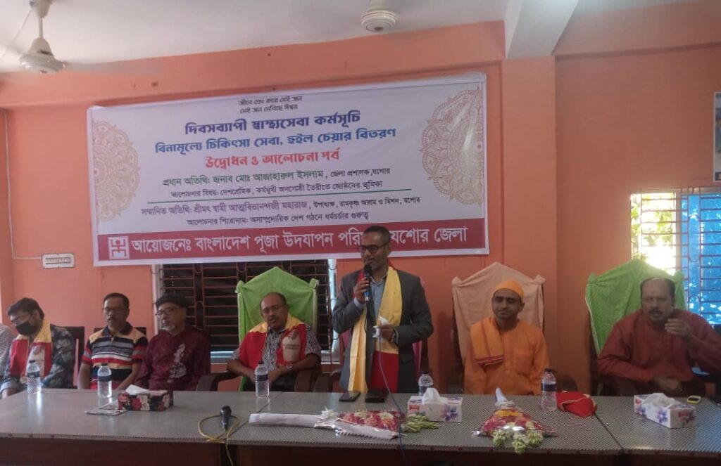 যশোরে পূজা উদযাপন পরিষদের বিনামূল্যে চিকিৎসাসেবা