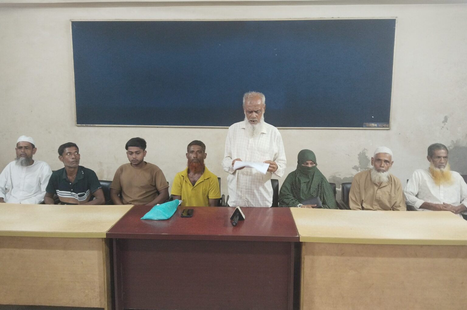 যশোরে টাকা ফেরতের দাবিতে সংবাদ সম্মেলন