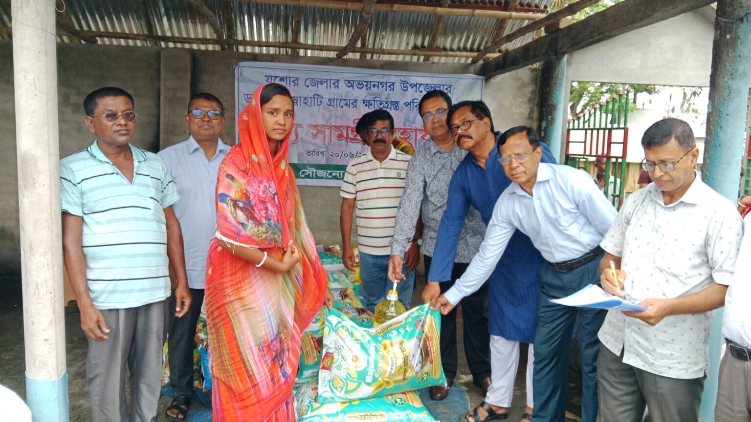 অভয়নগরে ক্ষতিগ্রস্ত মতুয়া সম্প্রদায়ের পাশে দাঁড়িয়েছে পানাম গ্রুপ