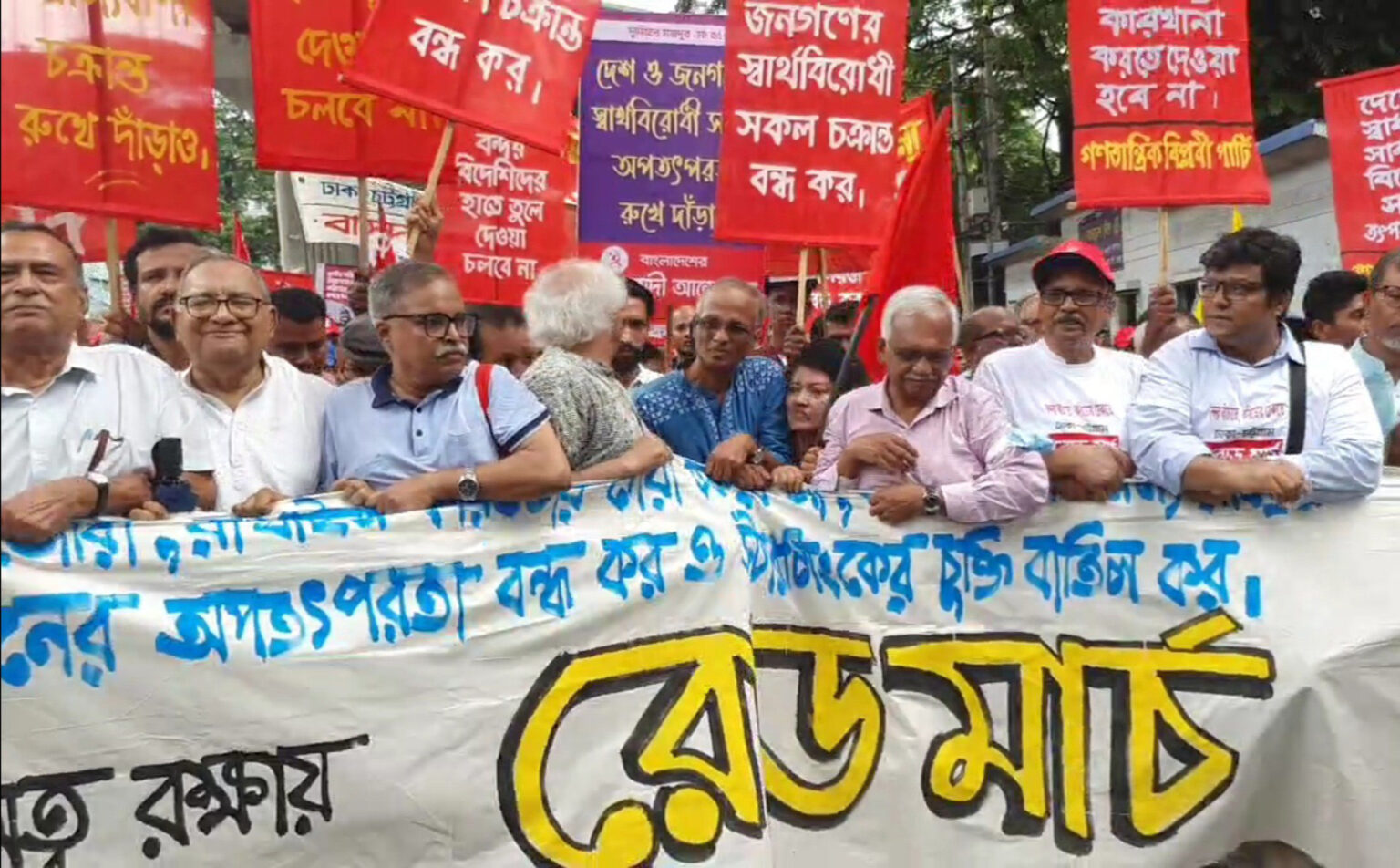 ‘মা মাটি মোহনা, বিদেশিদের দেব না’ স্লোগানে রোডমার্চ শুরু