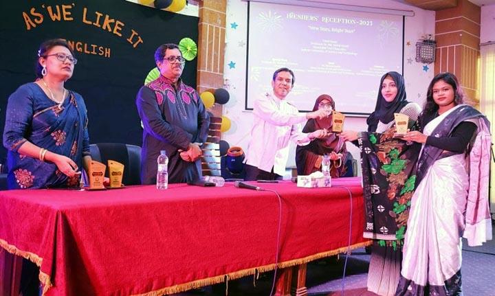 যবিপ্রবিতে ইংরেজি বিভাগের নবীনবরণ অনুষ্ঠিত