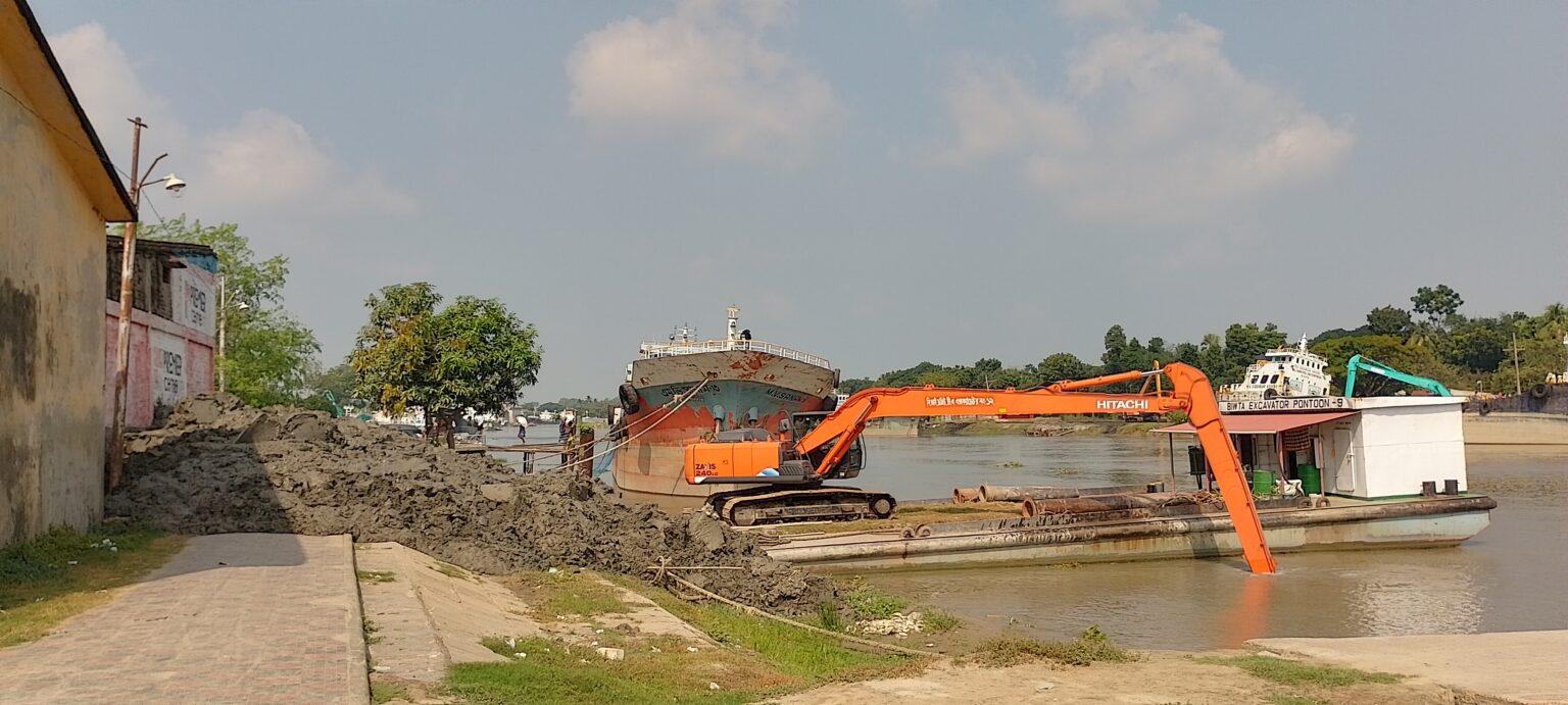 বেঙ্গল টু নওয়াপাড়া বড় কাঁচা বাজার ওয়াকওয়ে আটকিয়ে প্রতিবন্ধকতা