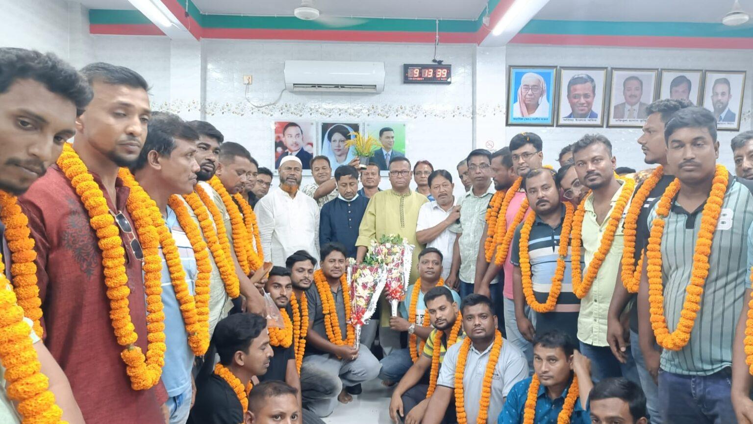 স্বেচ্ছাসেবক দল বাগআঁচড়া শাখার নবগঠিত কমিটির সদস্যদের সংবর্ধনা