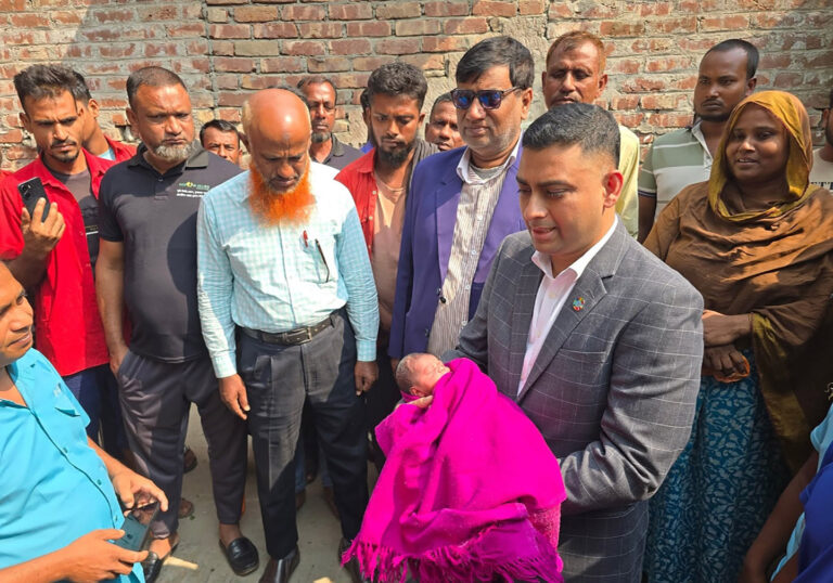 বেনাপোলে নদীর পাড় থেকে নবজাতক উদ্ধার