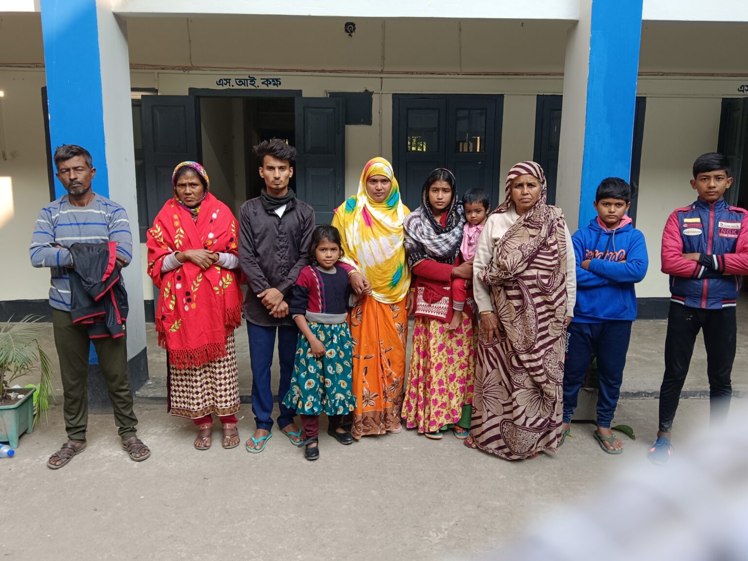 চৌগাছা সীমান্ত দিয়ে ১০ নারী-শিশুকে পুশব্যক