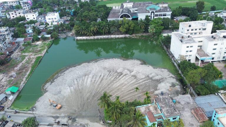 সরকারি টেণ্ডারে পুকুর ভরাট!