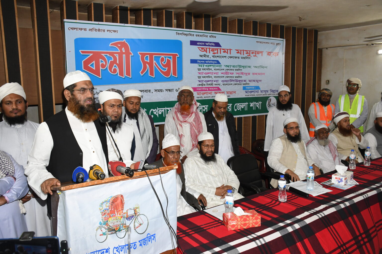 যশোরের কর্মী সমাবেশে গণভোটে হ্যাঁ প্রতিকে ভোট দেয়ার আহবান মামুনুল হকের