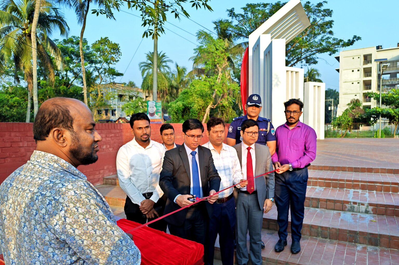 ডুমুরিয়ায় কেন্দ্রীয় শহীদ মিনার উদ্বোধন