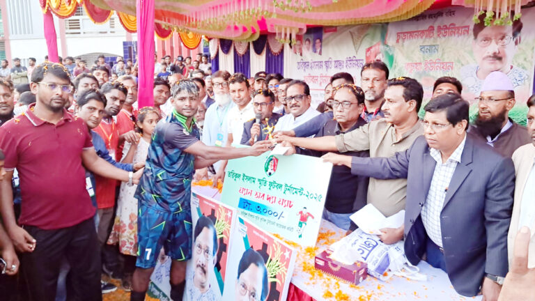 তরিকুল ইসলাম স্মৃতি আন্তঃইউনিয়ন ফুটবল টুর্নামেন্টে নক আউট পর্বে চুড়ামনকাটি