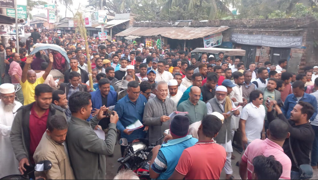 কালিগঞ্জে বিএনপির ৩১ দফার লিফলেট বিতরণে জনতার উচ্ছ্বাস