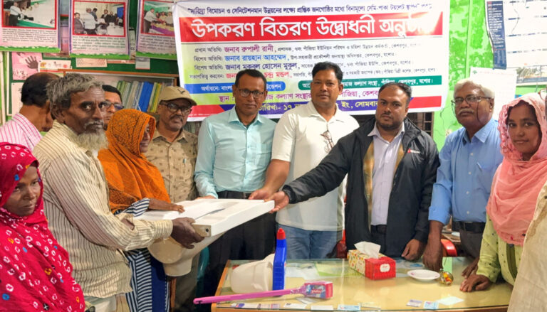 কেশবপুরে প্রান্তিক জনগোষ্ঠীর মাঝে পয়ঃনিস্কাশন উপকরণ বিতরণ