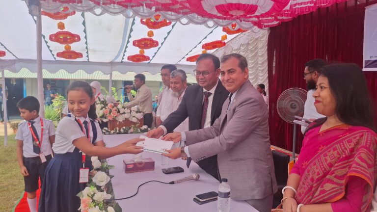 মাগুরায় শিক্ষার্থীদের বৃত্তি প্রদান