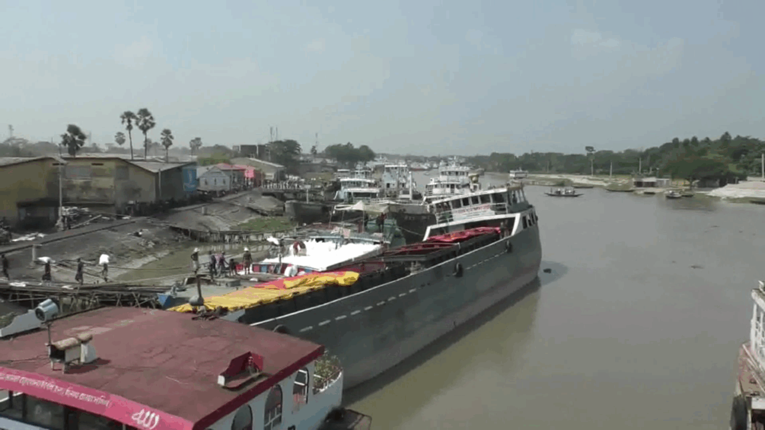 অপরাধের অভয়ারণ্য নওয়াপাড়া নৌবন্দর