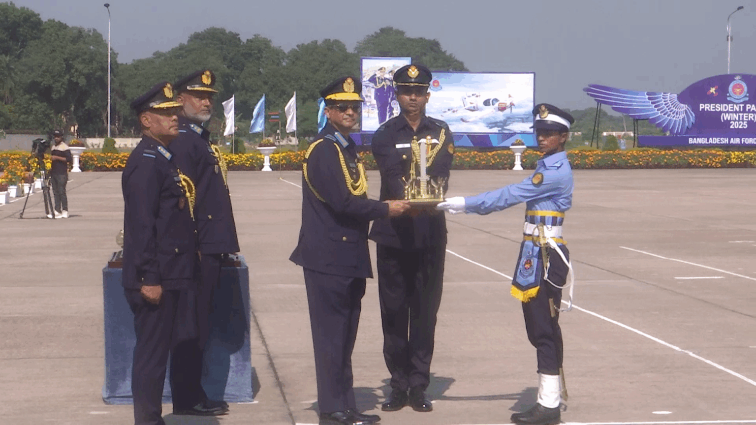 জাতীয় সংসদ নির্বাচনে দায়িত্ব পালনেও প্রস্তুত বিমান বাহিনী যশোরে এয়ার চীফ