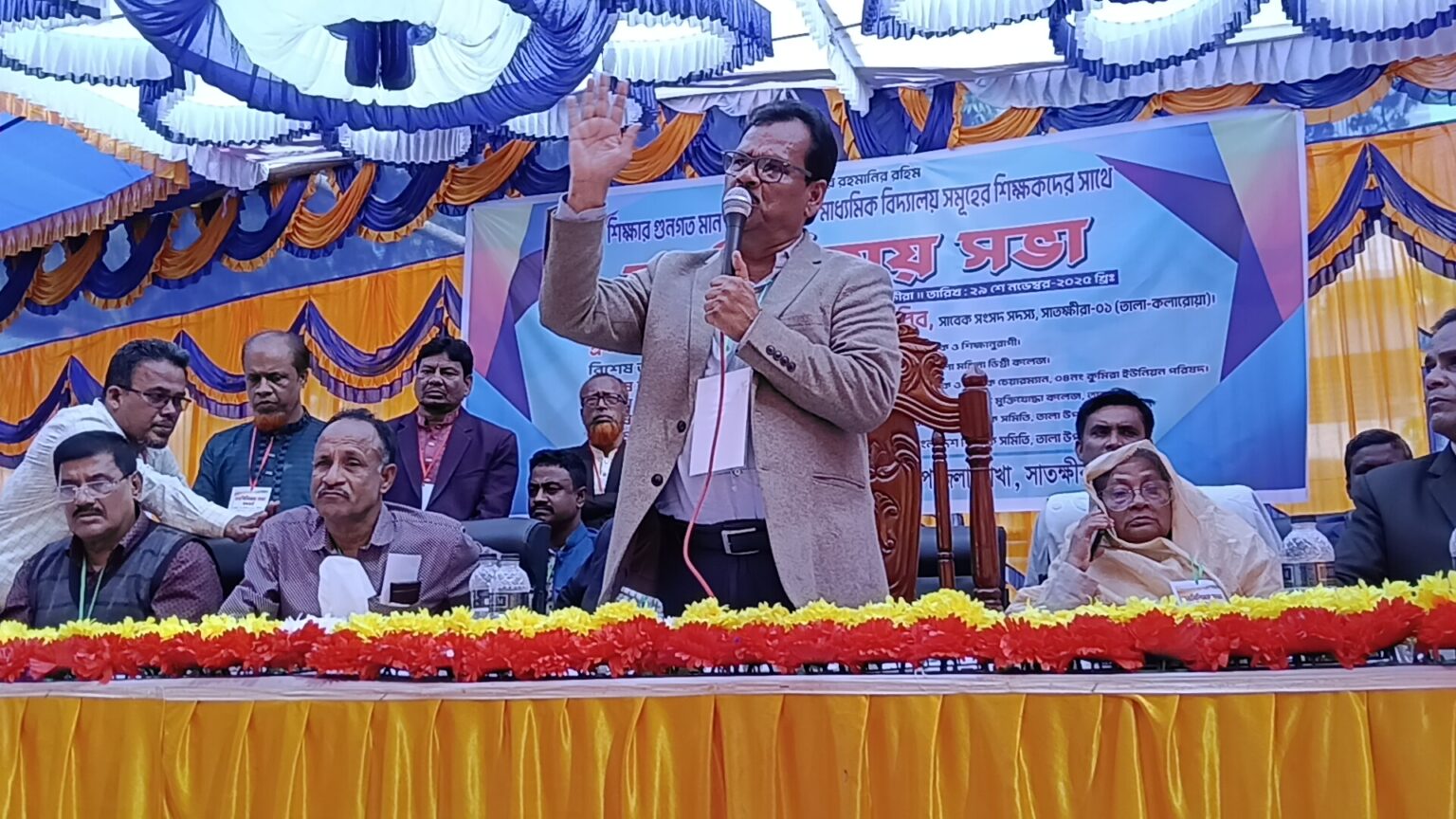 তালায় মাধ্যমিক শিক্ষকদের সাথে মতবিনিময়