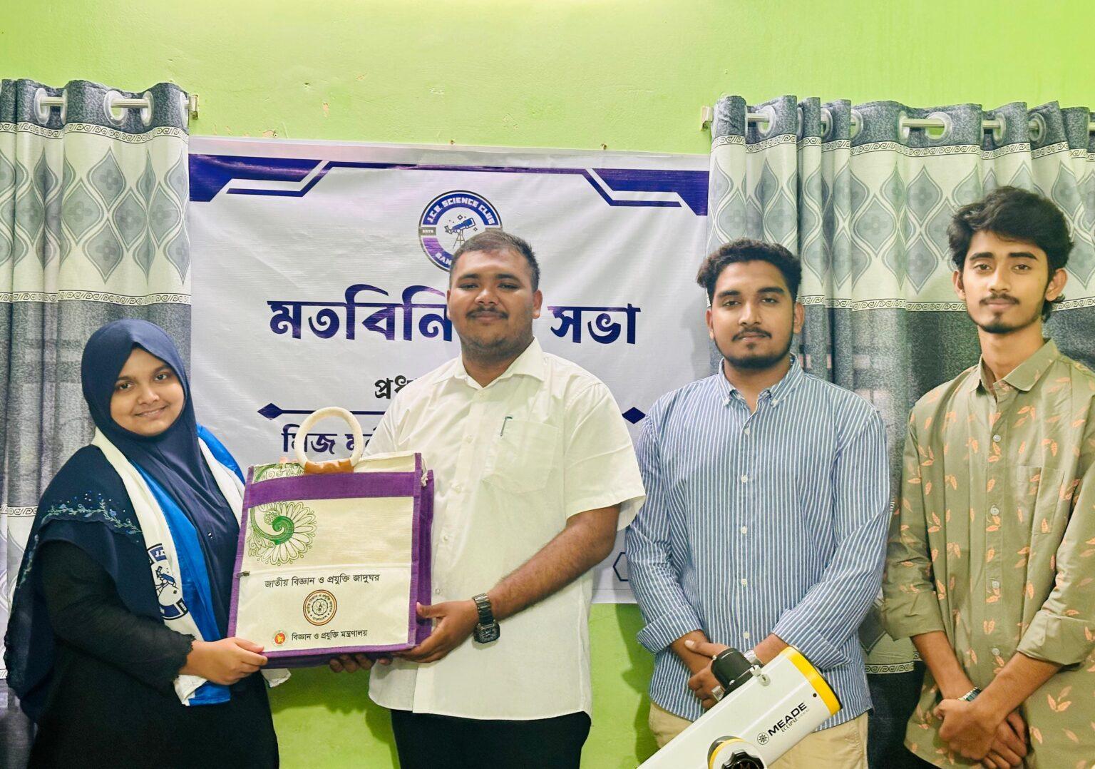 বিজ্ঞান অলিম্পিয়াডে দেশসেরা যশোরের রুফফাকে সংবর্ধনা