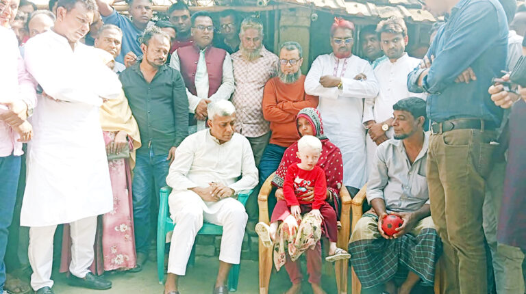 সন্তানের ত্বক-চুলের রঙ বিদেশিদের মত, স্ত্রীকে তালাক দিয়ে প্রবাসে স্বামী