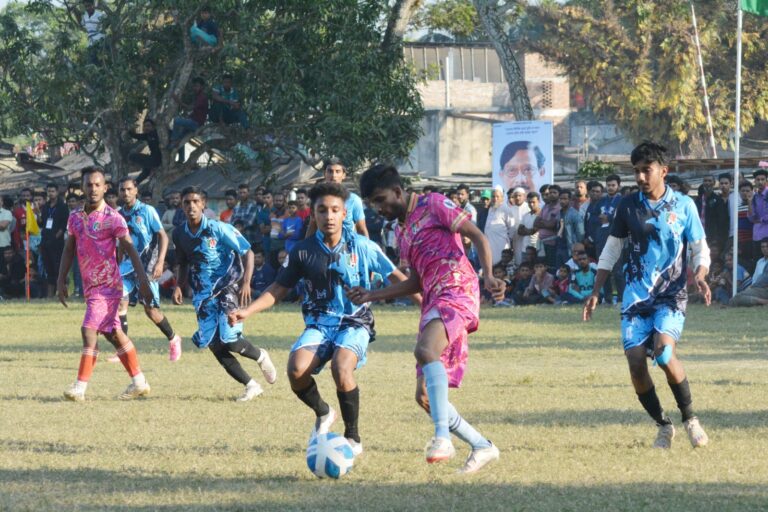 তরিকুল ইসলাম স্মৃতি ফুটবল : রামনগর ও নওয়াপাড়ার জয়ের দিনে ড্র চাঁচড়া এবং নরেন্দ্রপুরের