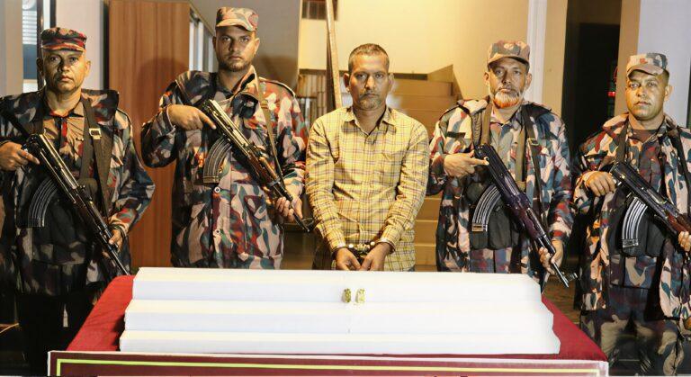 যশোরে স্বর্ণসহ পাচারকারী আটক