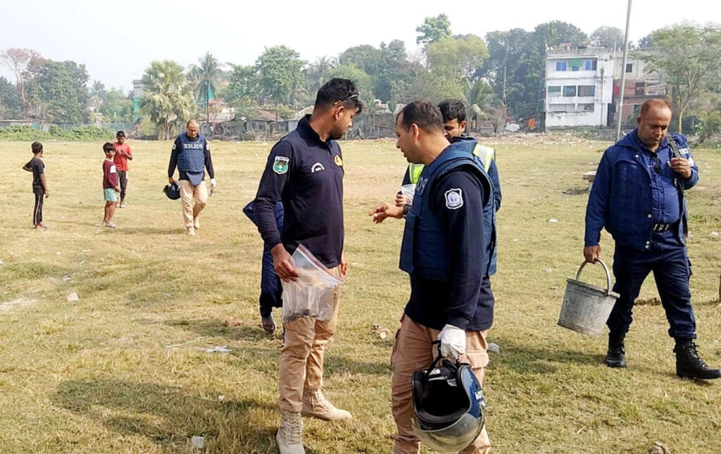 কালীগঞ্জে উদ্ধারের পাঁচ মাস পর ধ্বংস করা হলো ১৬ ককটেল