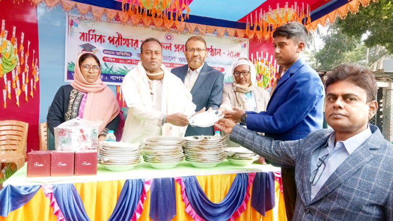 শ্যামকুড়ে দুটি বিদ্যালয়ের ফল ও পুরস্কার বিতরণ