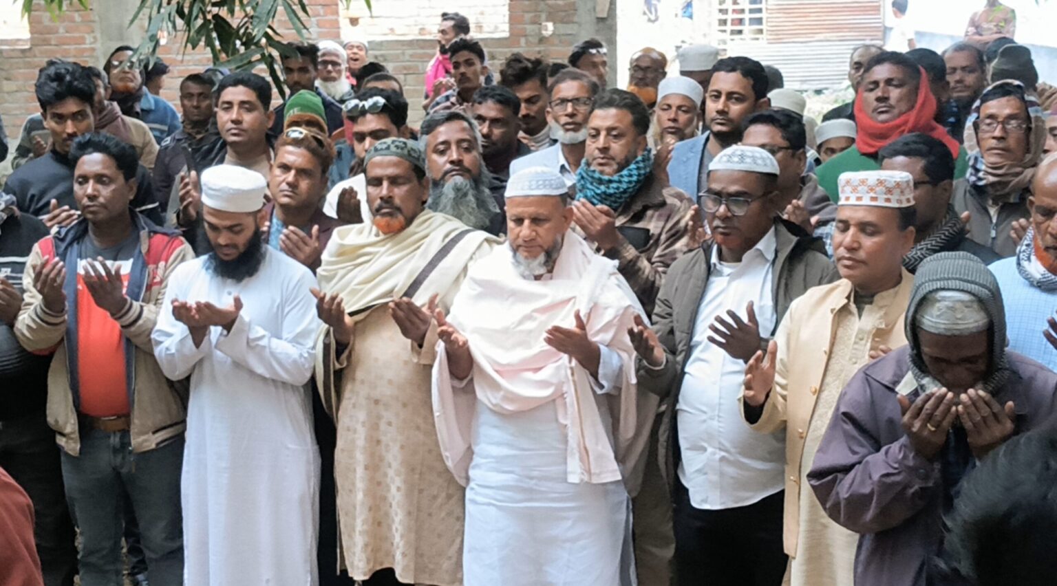 চৌগাছায় প্রয়াত বিএনপি নেতার কবর জিয়ারত করলেন জহুরুল ইসলাম