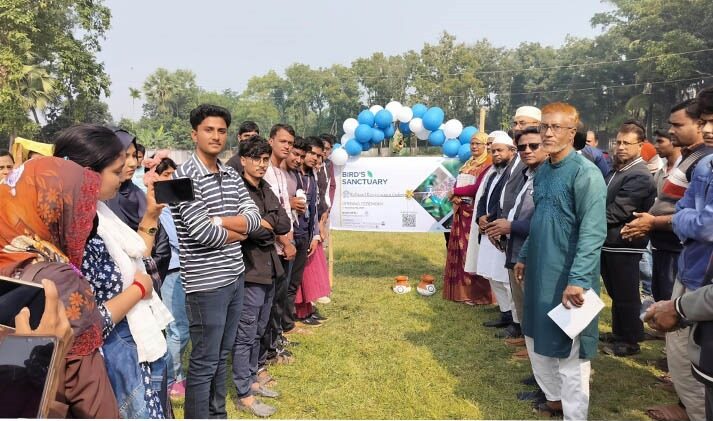 ক্যাম্পাসে পাখির অভয়াশ্রম গড়লো কালিগঞ্জ সরকারি কলেজের শিক্ষার্থীরা