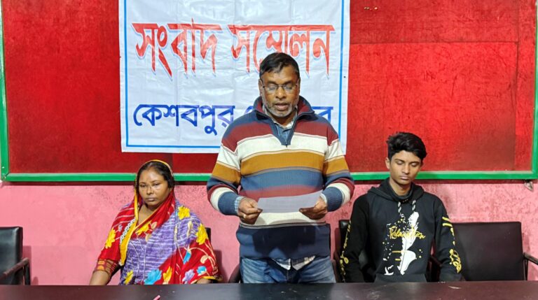 কেশবপুরে বড় ভাইয়ের বিরুদ্ধে ছোট ভাইয়ের সংবাদ সম্মেলন