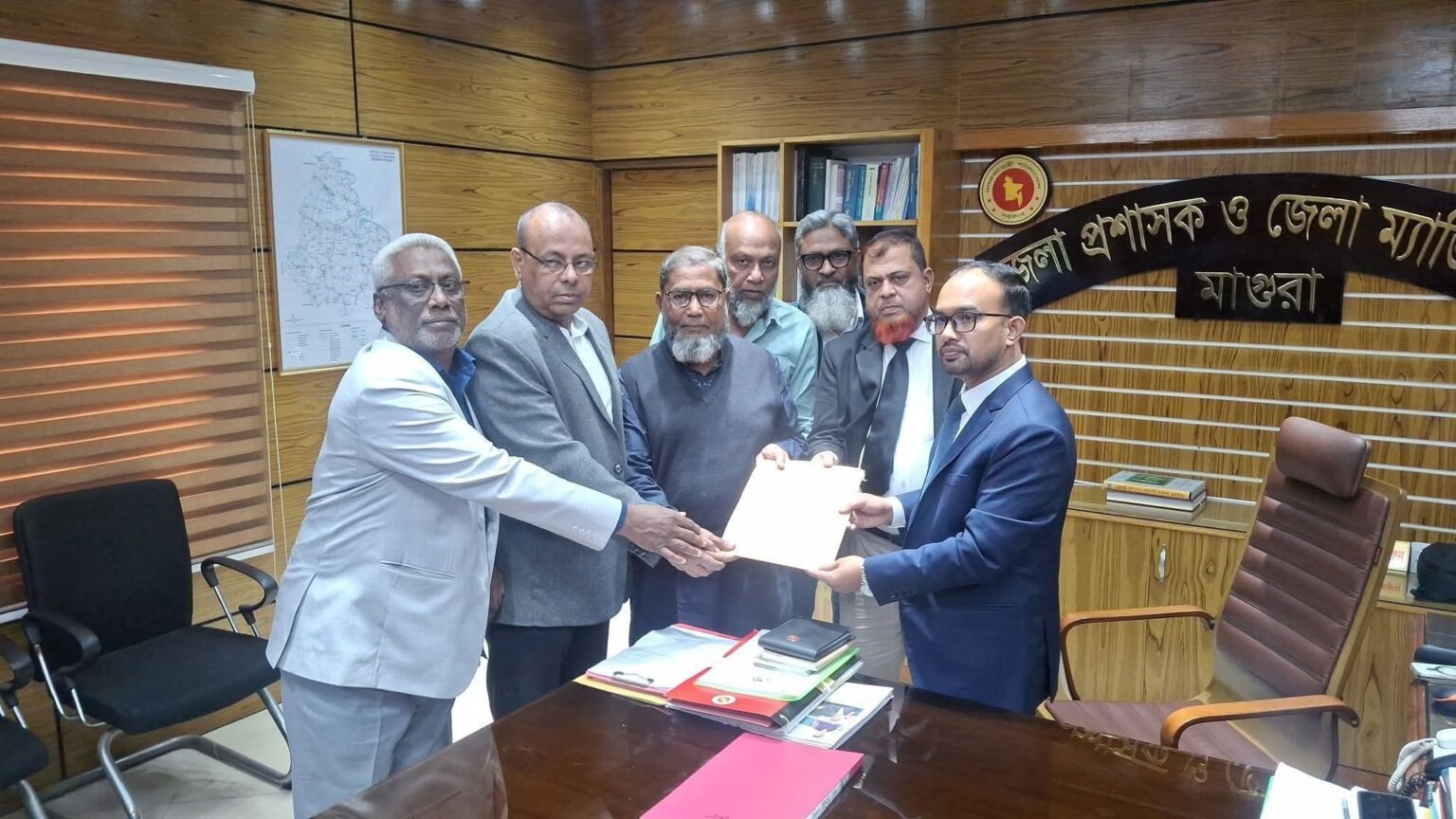 মাগুরায় মনোনয়ন ফরম সংগ্রহ, পাল্টাপাল্টি অভিযোগে রাজনৈতিক উত্তাপ