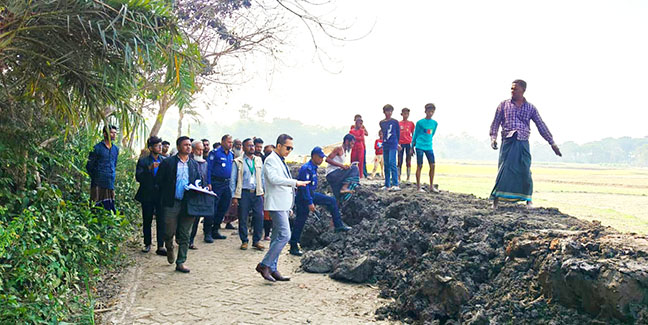 শার্শায় অবৈধভাবে মাটি কাটায় ৫০ হাজার টাকা জরিমানা