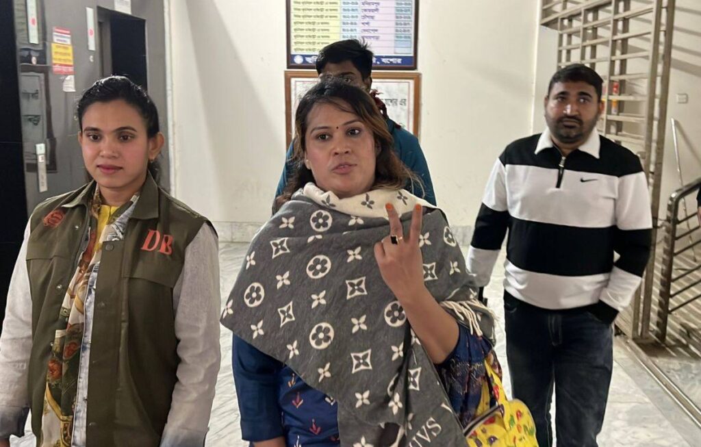 আলোচিত মহিলা লীগ নেত্রী মহুয়া আটক