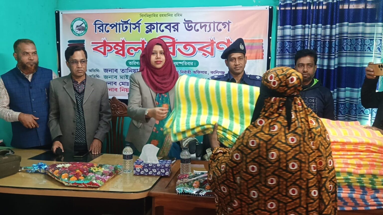 কালিগঞ্জ রিপোর্টার্স ক্লাবের শীতবস্ত্র বিতরণ