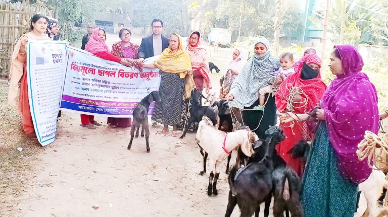 যশোরে দুঃস্থ মহিলাদের ছাগল দিল সেভ সোসাইটি
