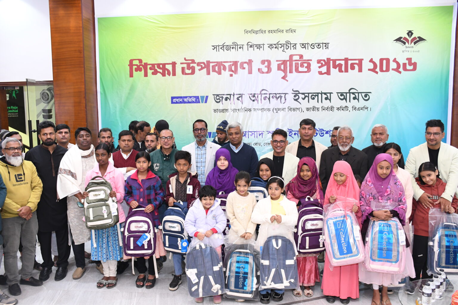 নতুন ড্রেস-ব্যাগ নিয়ে স্কুলে যাবে যশোরের দুইশ’ শিক্ষার্থী