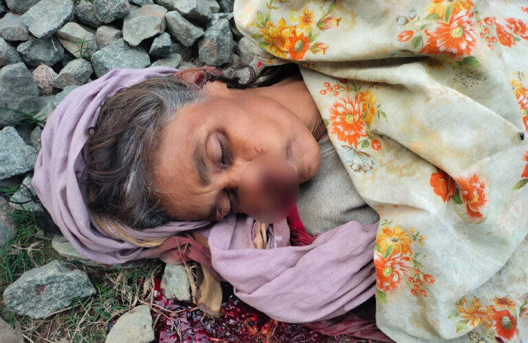 ট্রেনে কাটা পড়ে অজ্ঞাত বৃদ্ধার মৃত্যু