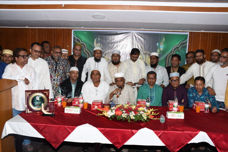 বন্ধুদের সঙ্গে ইফতার কৃতজ্ঞতা জানালেন প্রতিমন্ত্রী অনিন্দ্য ইসলাম অমিত