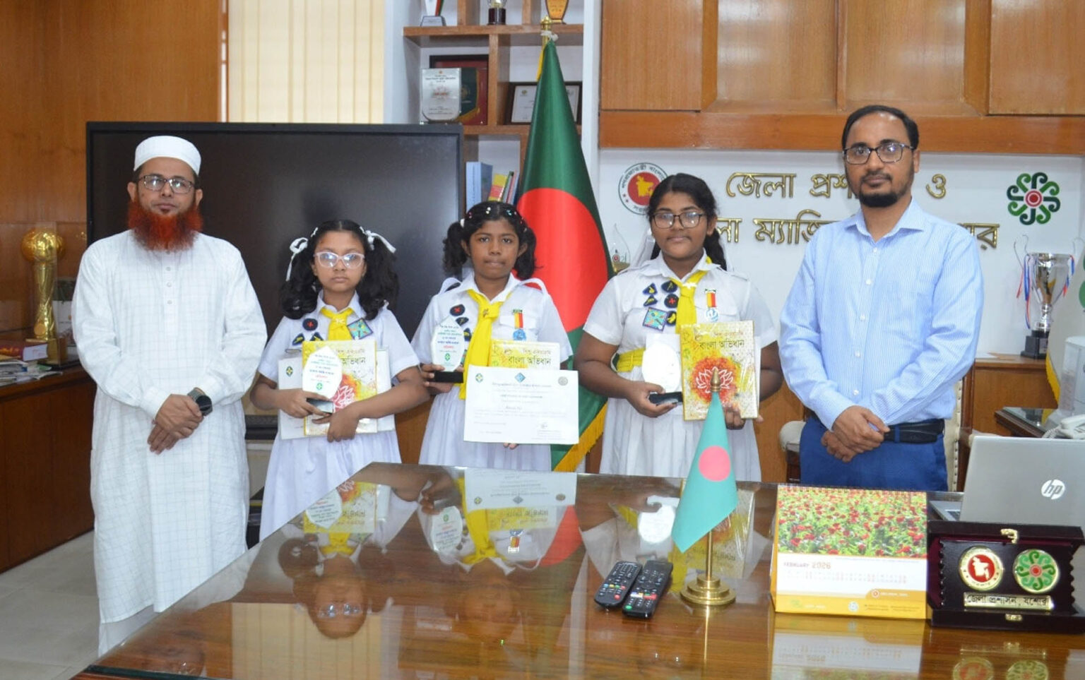 হলদে পাখির দেশসেরা যশোর কালেক্টরেট স্কুলের ৩ শিক্ষার্থীকে জেলা প্রশাসকের অভিনন্দন