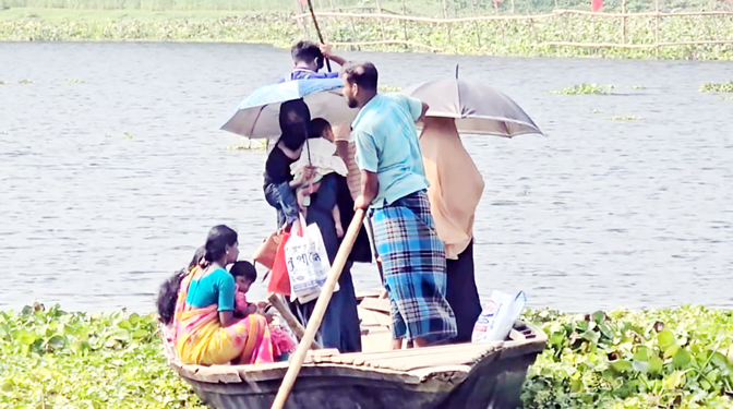 ৫ টাকায় নদী পারাপার
