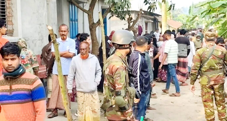 আধিপত্য বিস্তার : নড়াইলে দু’ পক্ষের সংঘর্ষে বাবা-ছেলেসহ নিহত