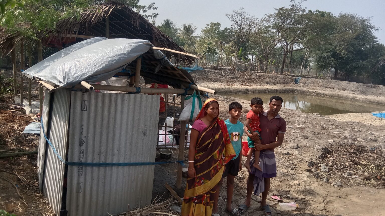 পাইকগাছায় দখলীয় জমি থেকে উচ্ছেদ চেষ্টার অভিযোগ গৃহবধূর