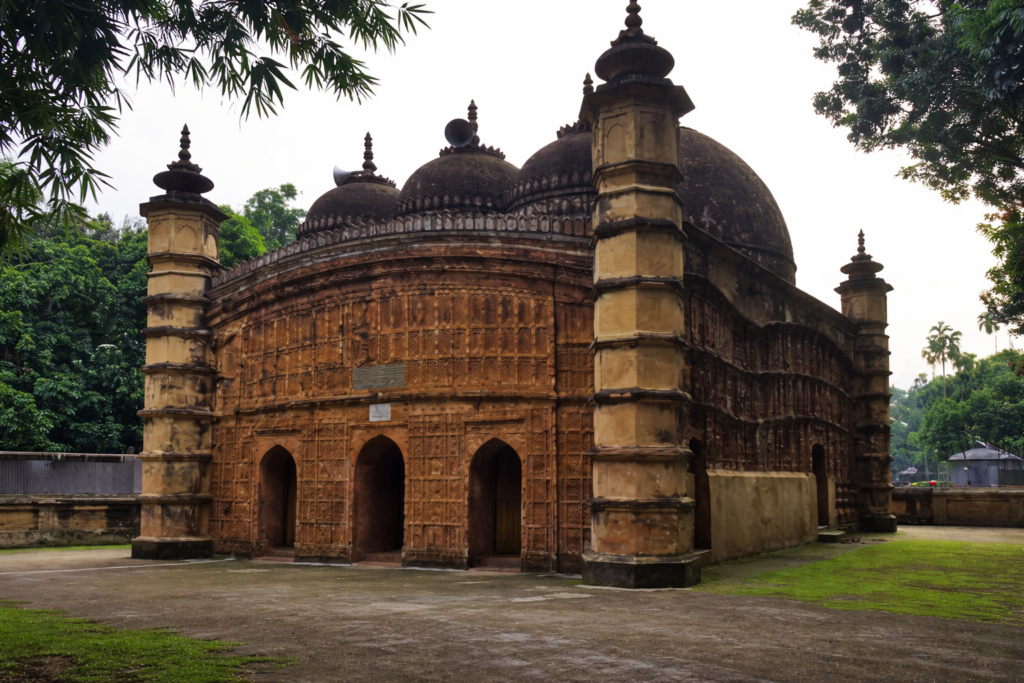 চার শতকের ঐতিহ্যের সাক্ষী আতিয়া মসজিদ