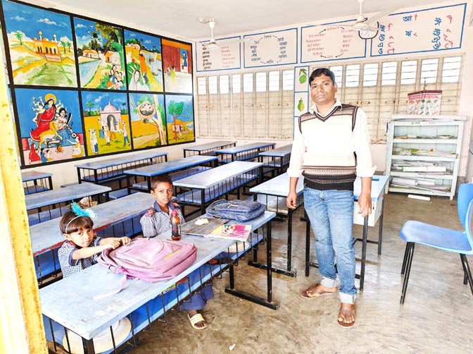 ডুমুরিয়ায় এক শিক্ষকেই চলছে সরকারি বিদ্যালয় !