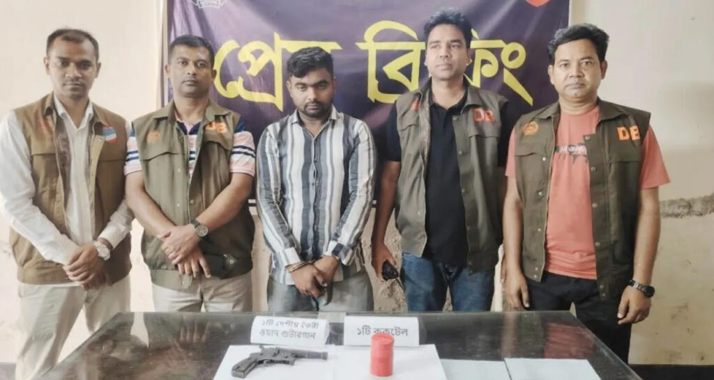 যশোরে ওয়ান শুটারগান ও ককটেলসহ যুবক গ্রেফতার